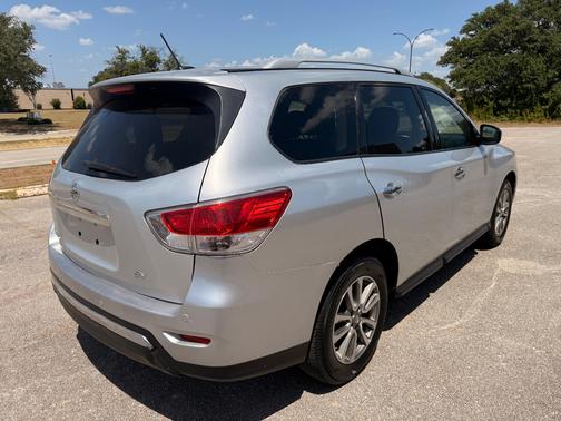 Silver 2014 Nissan Pathfinder SV