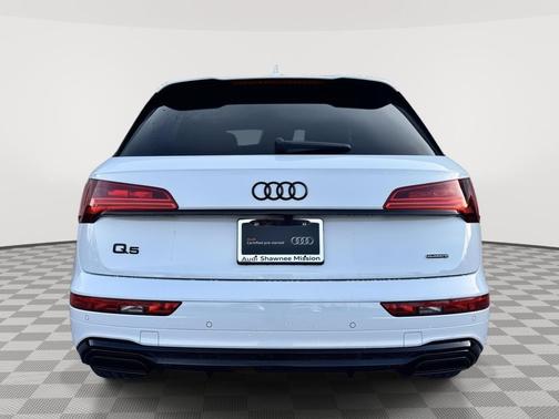 Glacier White Metallic 2024 Audi Q5 55 S line Prestige