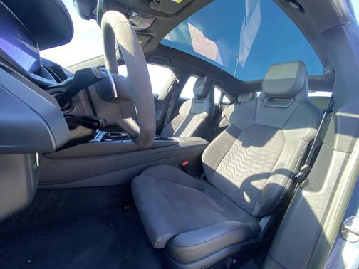 2023 Audi e-tron GT Prestige quattro