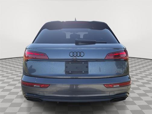 Daytona Gray Pearl Effect 2023 Audi Q5 45 S line Premium Plus