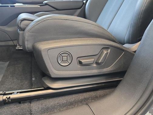 2025 Audi Q6 e-tron Premium Plus quattro