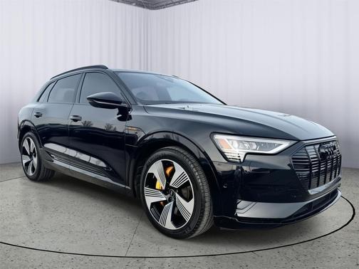 2022 Audi e-tron Premium Plus