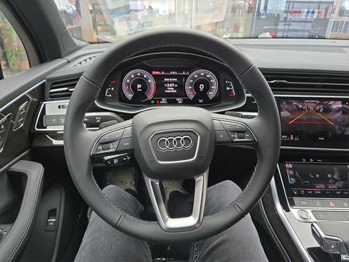 2025 Audi Q7 55 Premium Plus
