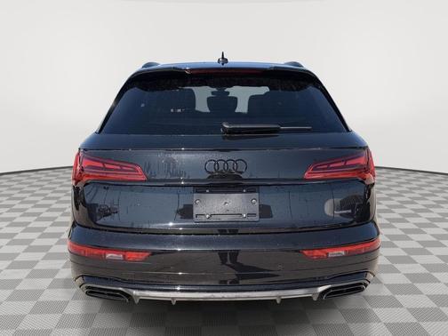 Mythos Black Metallic 2023 Audi Q5 55 S line Prestige
