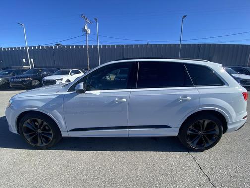 2025 Audi Q7 55 Premium Plus