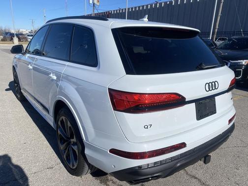 2025 Audi Q7 55 Premium Plus
