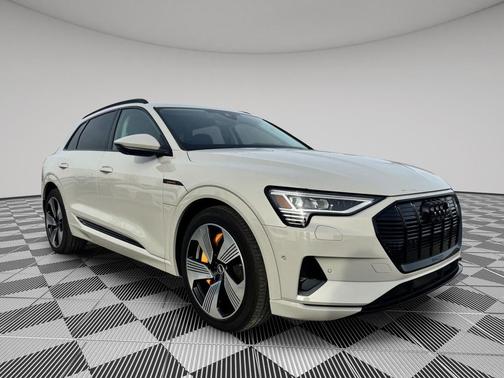 2022 Audi e-tron Premium Plus