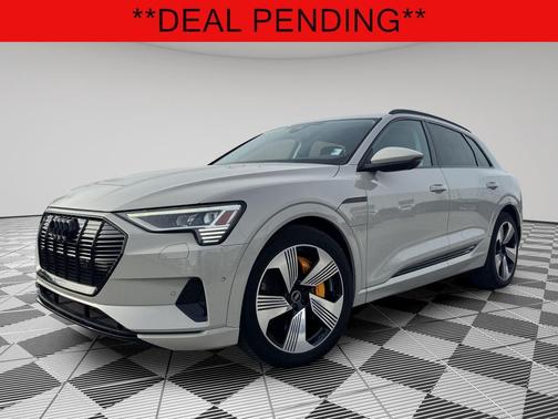 2022 Audi e-tron Premium Plus