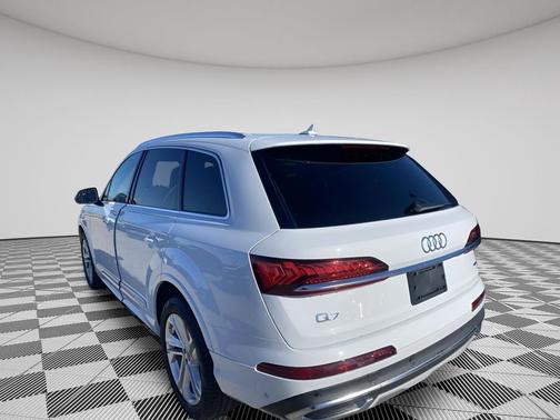 2023 Audi Q7 55 Premium
