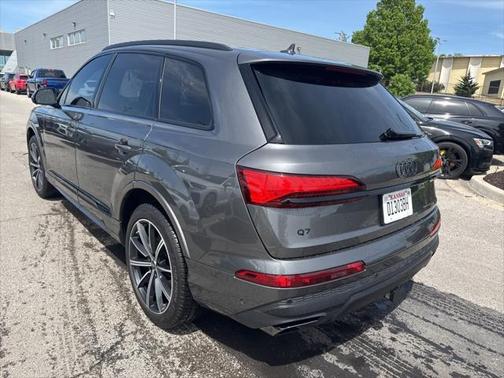 2025 Audi Q7 45 Premium Plus