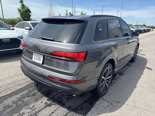 2025 Audi Q7 45 Premium Plus