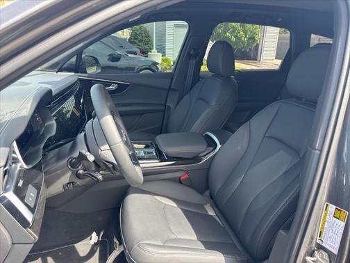 2025 Audi Q7 45 Premium Plus