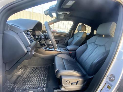 2022 Audi Q5 45 S line Premium Plus