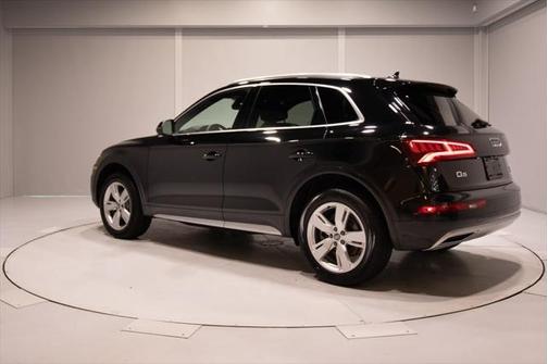 Mythos Black Metallic 2018 Audi Q5 2.0T Premium Plus