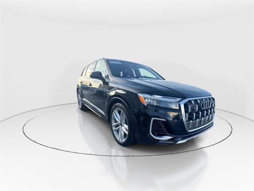 2025 Audi Q7 55 Premium Plus