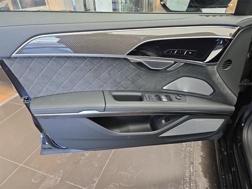 2025 Audi S8 4.0T