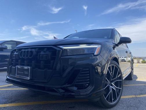 Mythos Black Metallic 2025 Audi Q7 55 Premium Plus