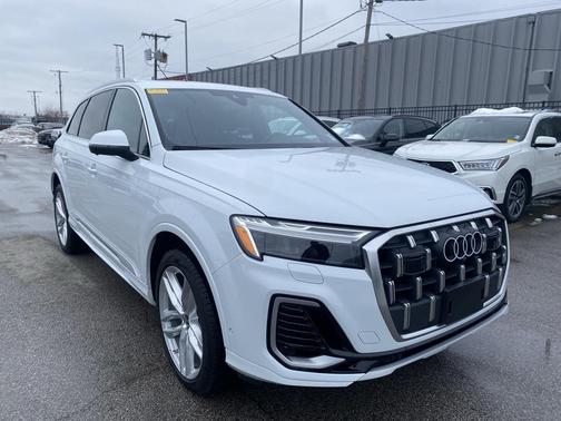 2025 Audi Q7 55 Premium Plus