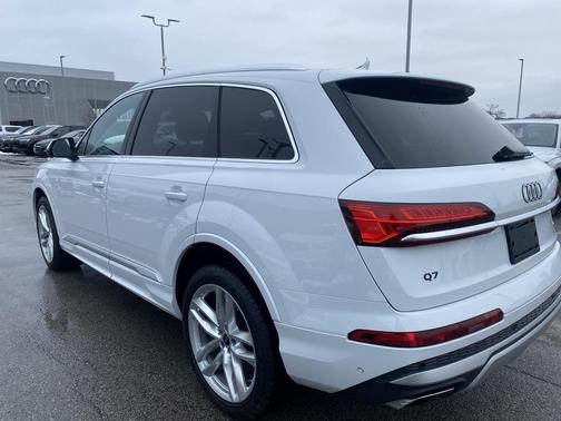 2025 Audi Q7 55 Premium Plus