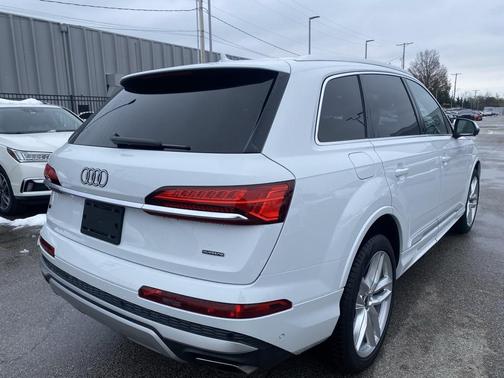 2025 Audi Q7 55 Premium Plus