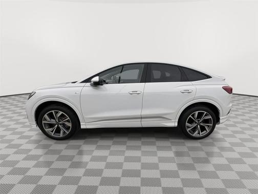 Mythos Black Metallic 2024 Audi Q4 e-tron Premium Plus 55 quattro