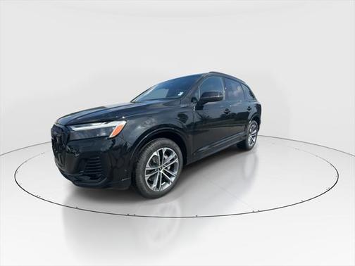 2025 Audi Q7 45 Premium Plus