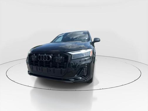 2025 Audi Q7 45 Premium Plus