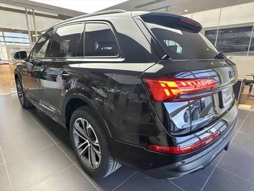 2025 Audi Q7 45 Premium Plus
