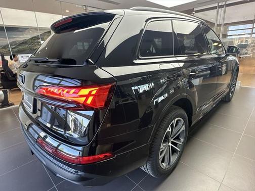 2025 Audi Q7 45 Premium Plus
