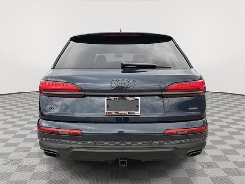 Waitomo Blue Metallic 2025 Audi Q7 55 Prestige