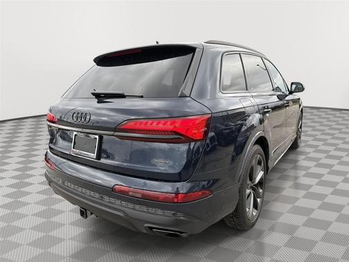 Waitomo Blue Metallic 2025 Audi Q7 55 Prestige