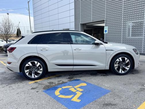 2022 Audi e-tron Premium