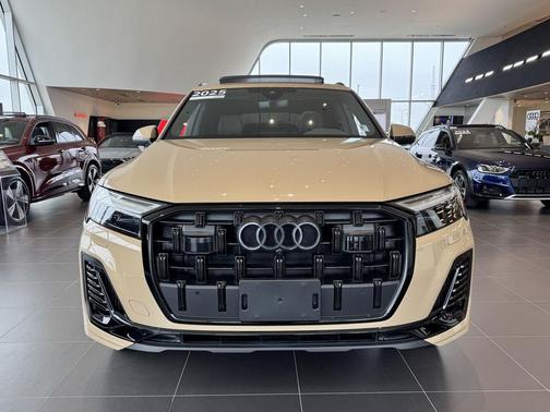 2025 Audi Q7 55 Premium Plus