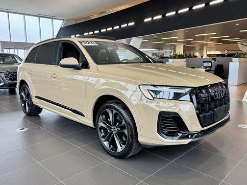 2025 Audi Q7 55 Premium Plus