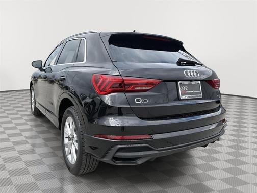 Mythos Black Metallic 2025 Audi Q3 Premium 45 TFSI S line quattro Tiptronic