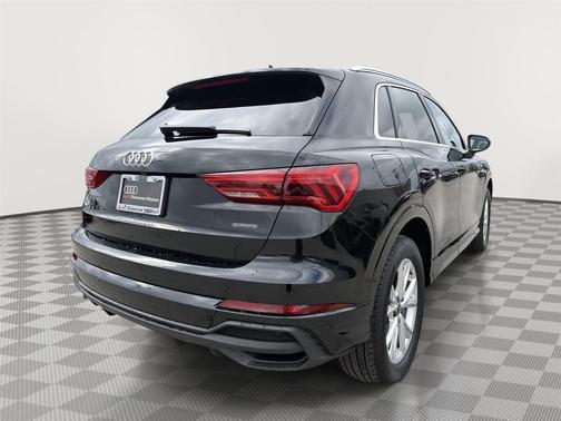 Mythos Black Metallic 2025 Audi Q3 Premium 45 TFSI S line quattro Tiptronic