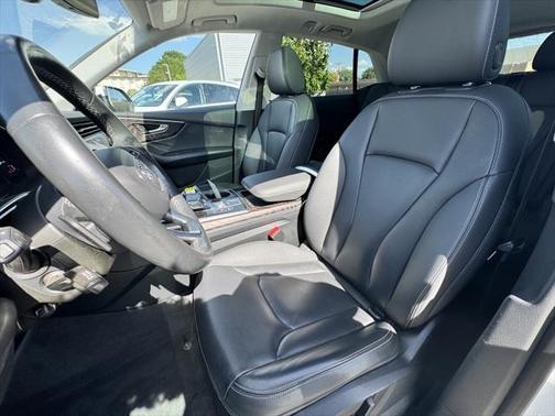 2022 Audi Q8 55 Premium Plus