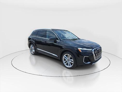 2025 Audi Q7 55 Premium Plus