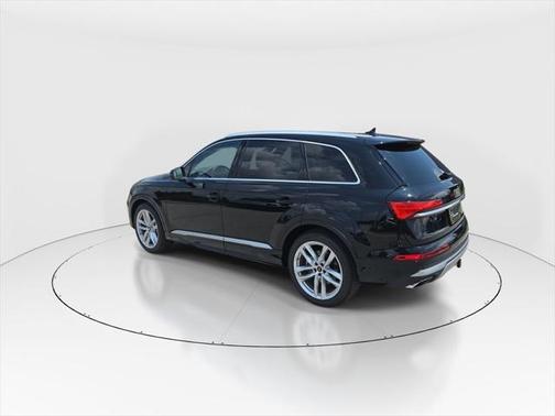 2025 Audi Q7 55 Premium Plus