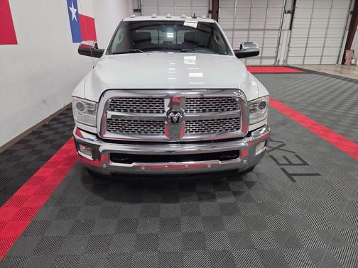 2017 RAM 3500 Laramie Crew Cab 4x4 8' Box