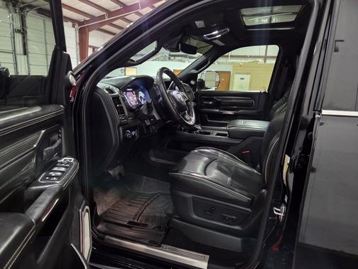 2020 RAM 2500 Limited Crew Cab 4X4 6'4' Box