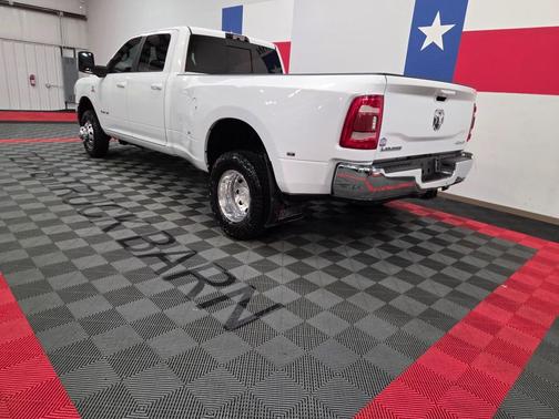 Bright White Clearcoat 2023 RAM 3500 Laramie Crew Cab 4x4 8' Box