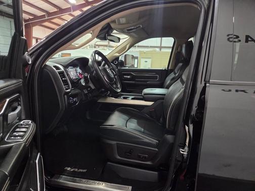 2020 RAM 2500 Laramie Crew Cab 4X4 6'4' Box