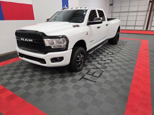 2019 RAM 3500 Tradesman Crew Cab 4x4 8' Box