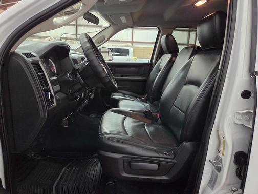 Bright White Clearcoat 2017 RAM 2500 Tradesman Crew Cab 4x4 8' Box