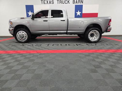 2024 RAM 3500 Tradesman Crew Cab 4x4 8' Box