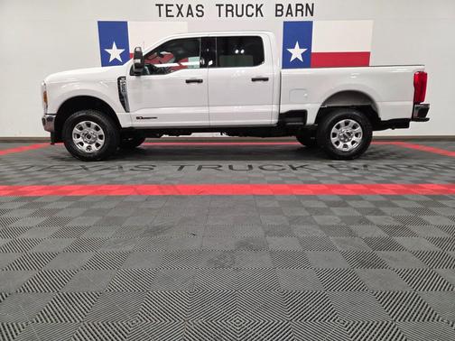 Oxford White 2024 Ford F-250 XLT
