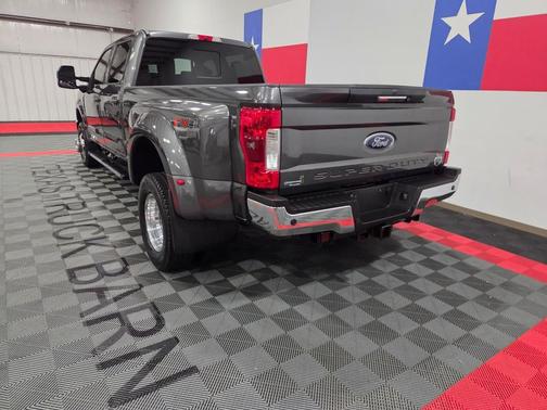 Magnetic Metallic 2018 Ford F-350 Lariat