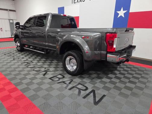 Magnetic Metallic 2018 Ford F-350 Lariat