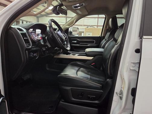 2020 RAM 3500 Laramie Crew Cab 4x4 8' Box